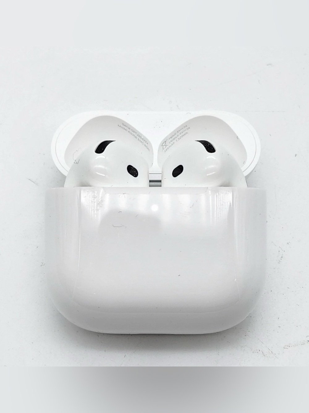 Airpods 4th Gen in Excellent condition